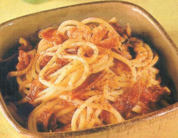 eatmEEE.com bucatinipiccchorizo1 Bucatini piccanti al pomodoro fresco e chorizo Primi piatti  ricetta piccante chorizo bucatini 
